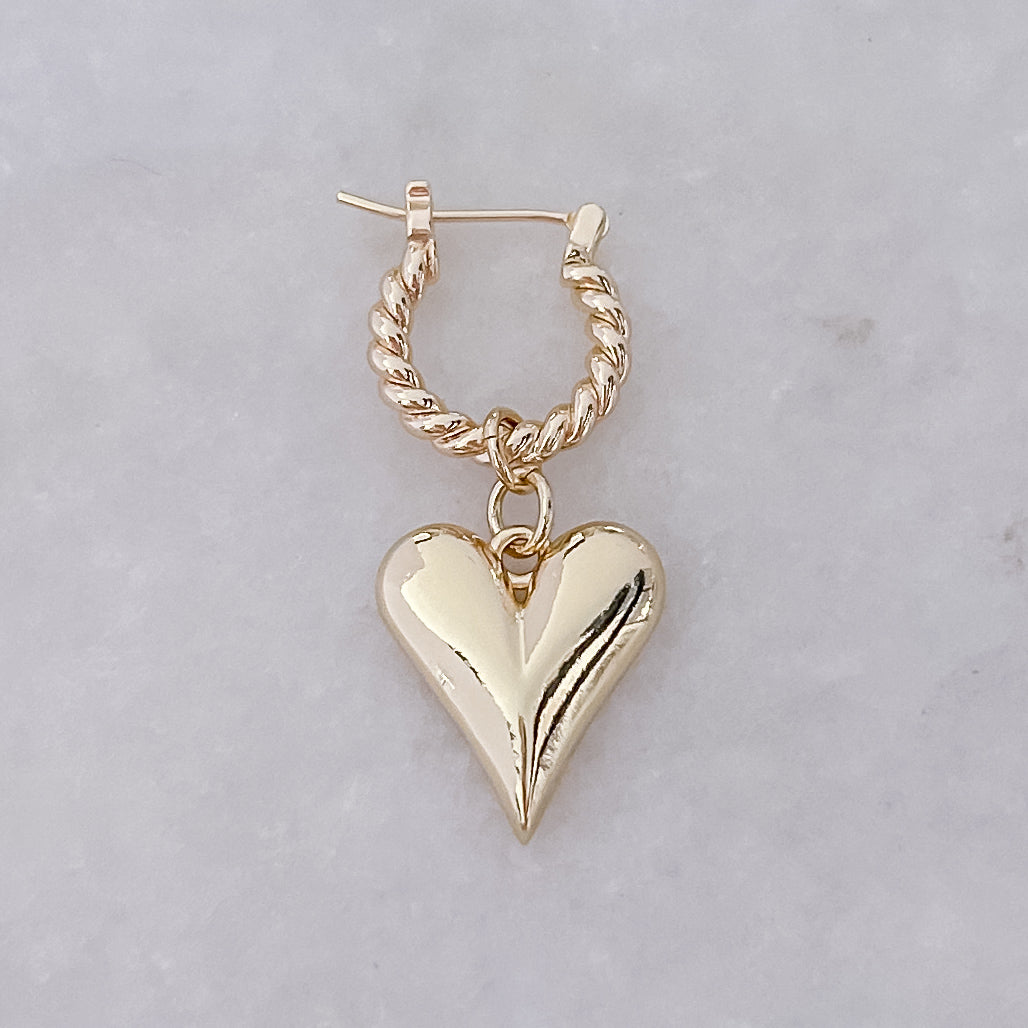 Amor Twisted Hoop
