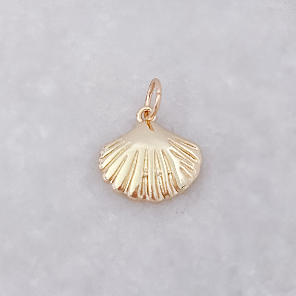 Gold Shell - Charm